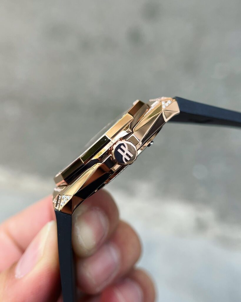 ĐỒNG HỒ HUBLOT CLASSIC FUSION ORLINSKI KING GOLD REPLICA 11 NAM MÀU ĐEN 40MM