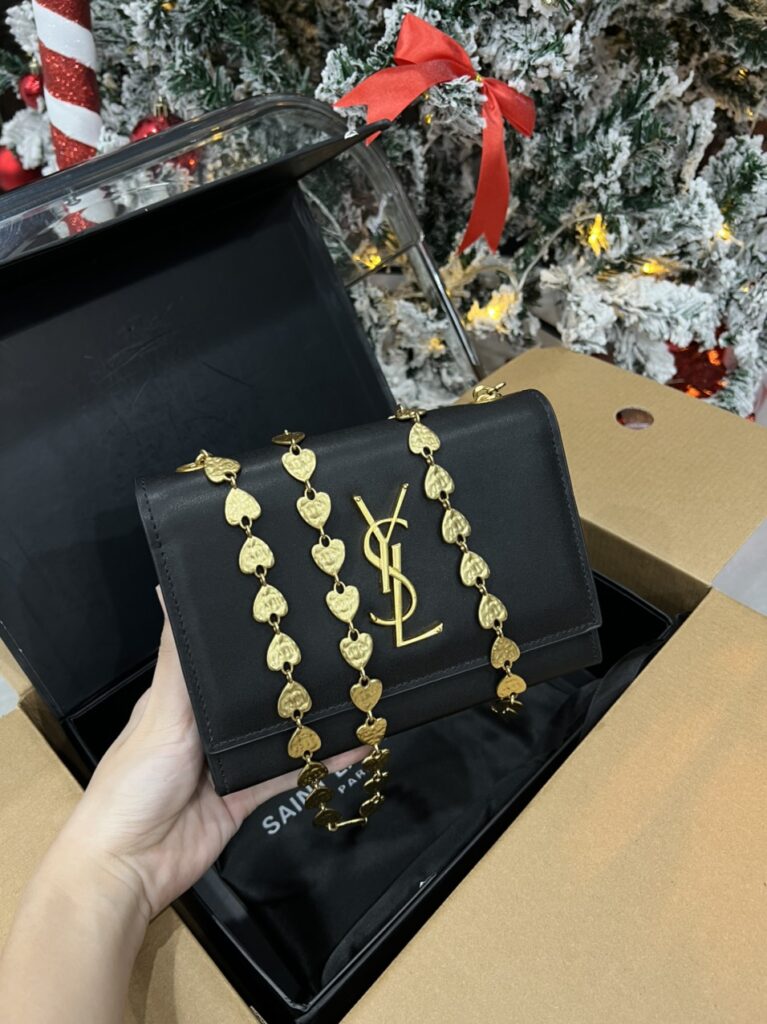 TÚI YSL SAINT LAURENT DA ĐEN KHÓA XÍCH TRÁI TYM ĐEO CHÉO CỰC ĐẸP