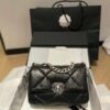TÚI CHANEL 19 SERIES CLASSIC DOUBLE C LOGO LAMBSKIN SILVER TURN BUCKLE MÀU ĐEN LIKE AUTH