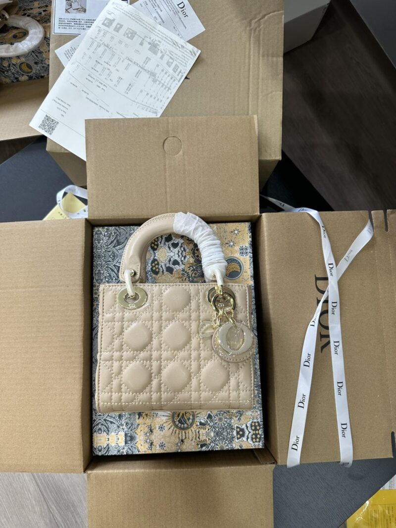 TÚI XÁCH DIOR LADY SUPER VIP TAG MÀU MIX CÙNG MÀU TÚI ĐẸP XUẤT SĂC
