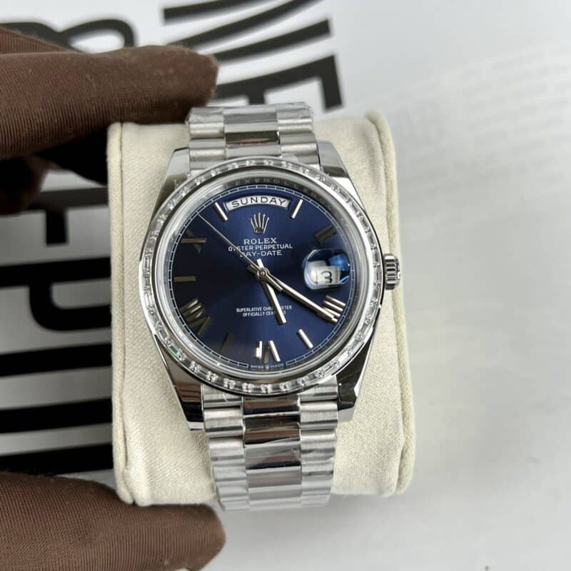 ĐỒNG HỒ ROLEX DAY DATE 40 FAKE 1:1 NHÀ MÁY EW MẶT XANH NIỀNG ĐÁ 40MM