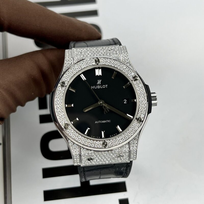 ĐỒNG HỒ HUBLOT CLASSIC FUSION MẶT SỐ ĐEN ĐÍNH KIM CƯƠNG MOISSANITE