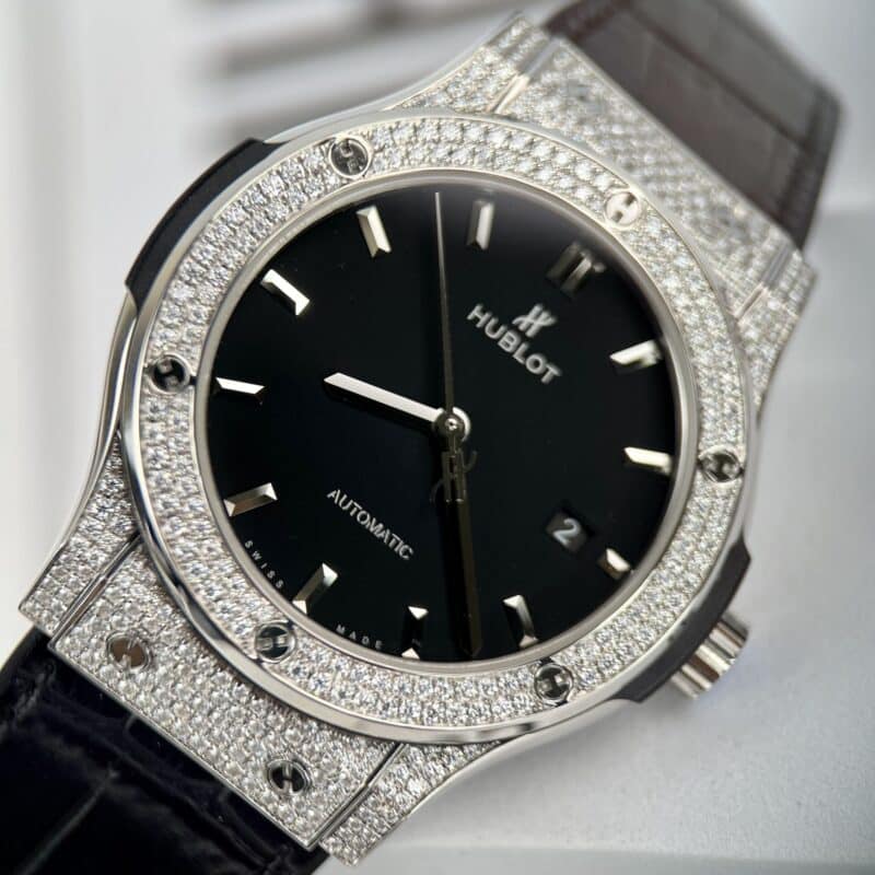 ĐỒNG HỒ HUBLOT CLASSIC FUSION MẶT SỐ ĐEN ĐÍNH KIM CƯƠNG MOISSANITE