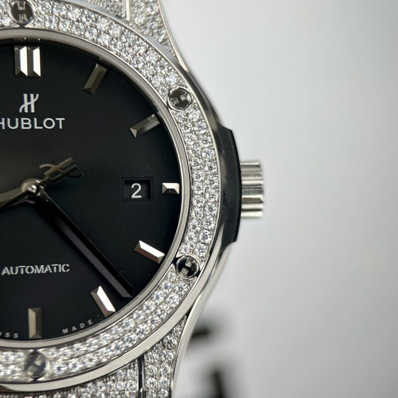 ĐỒNG HỒ HUBLOT CLASSIC FUSION MẶT SỐ ĐEN ĐÍNH KIM CƯƠNG MOISSANITE