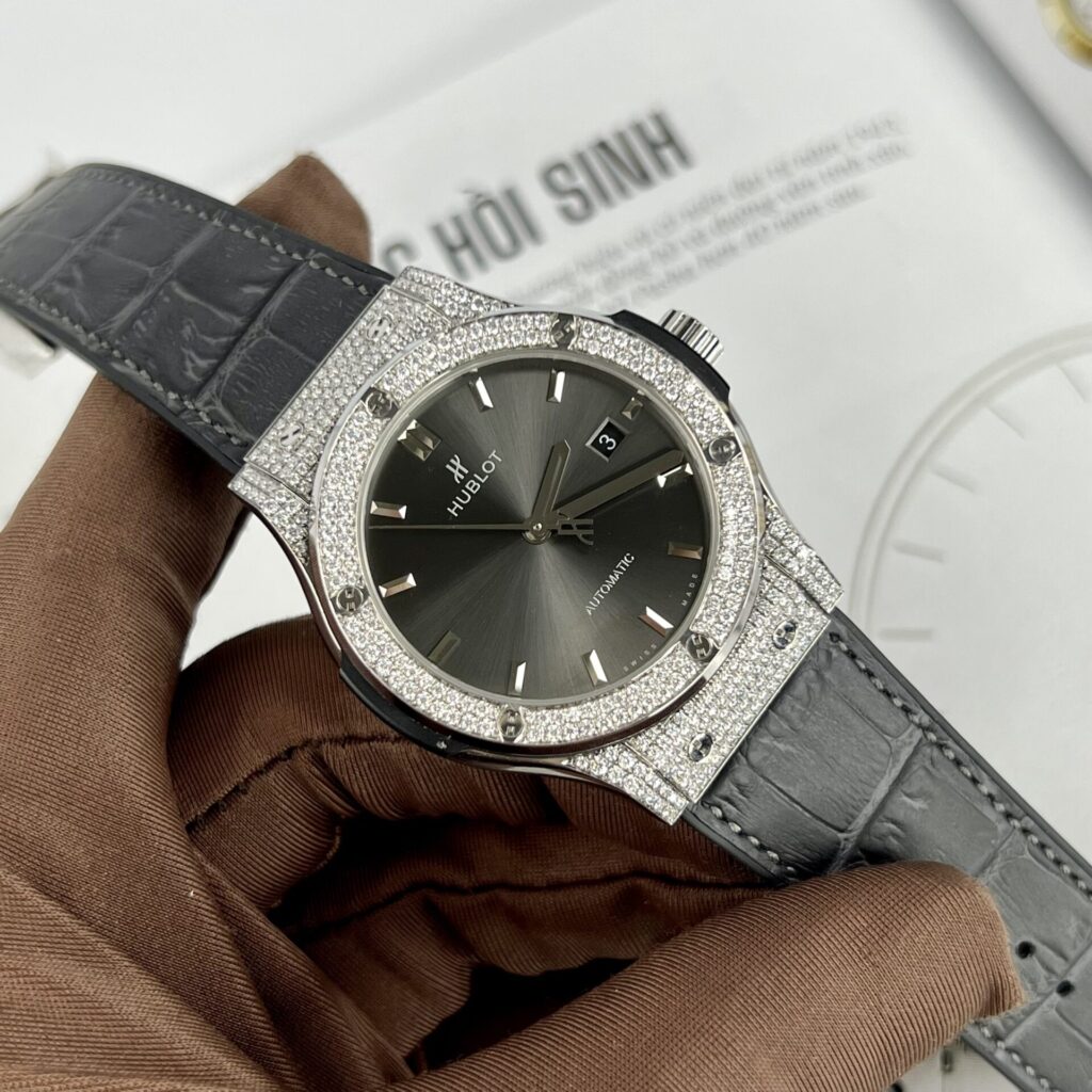 ĐỒNG HỒ HUBLOT CLASSIC FUSION MẶT XÁM ĐÍNH KIM CƯƠNG MOISSANITE