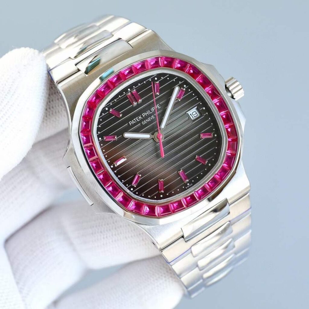 PATEK PHILIPPE NAUTILUS 5711 NIỀNG ĐÁ RUBY FAKE 1:1 MÁY THỤY TẦM TRUNG