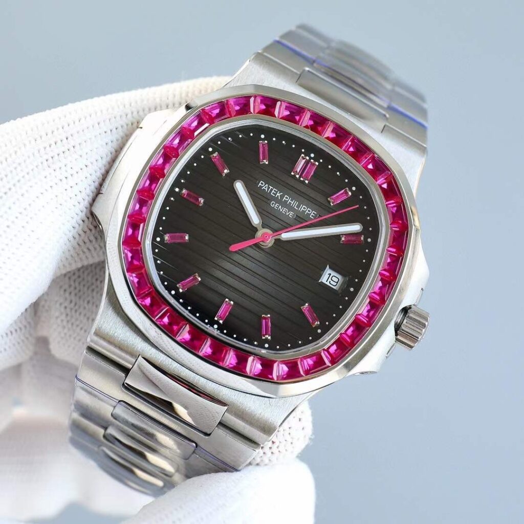 PATEK PHILIPPE NAUTILUS 5711 NIỀNG ĐÁ RUBY FAKE 1:1 MÁY THỤY TẦM TRUNG