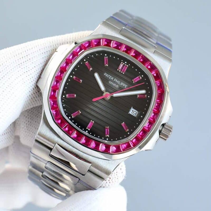 ĐỒNG HỒ PATEK PHILIPPE NAUTILUS 5711 NIỀNG ĐÁ RUBY ĐỎ REPLICA 1:1 GR FACTORY