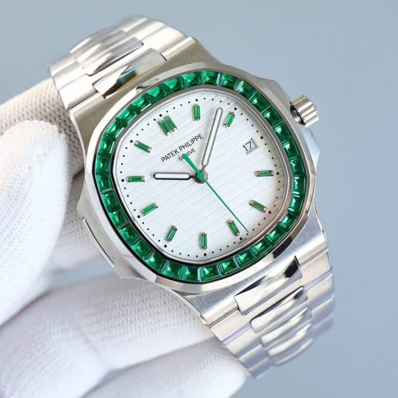 ĐỒNG HỒ PATEK PHILIPPE NAUTILUS 5711 REP 11 NIỀNG ĐÁ RUBY XANH GR FACTORY