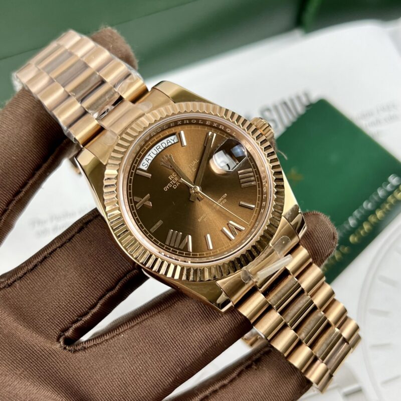 ĐỒNG HỒ ROLEX DAY-DATE MẶT CHOCOLATE CỌC SỐ LA MÃ FAKE 1:1 EW FACTORY