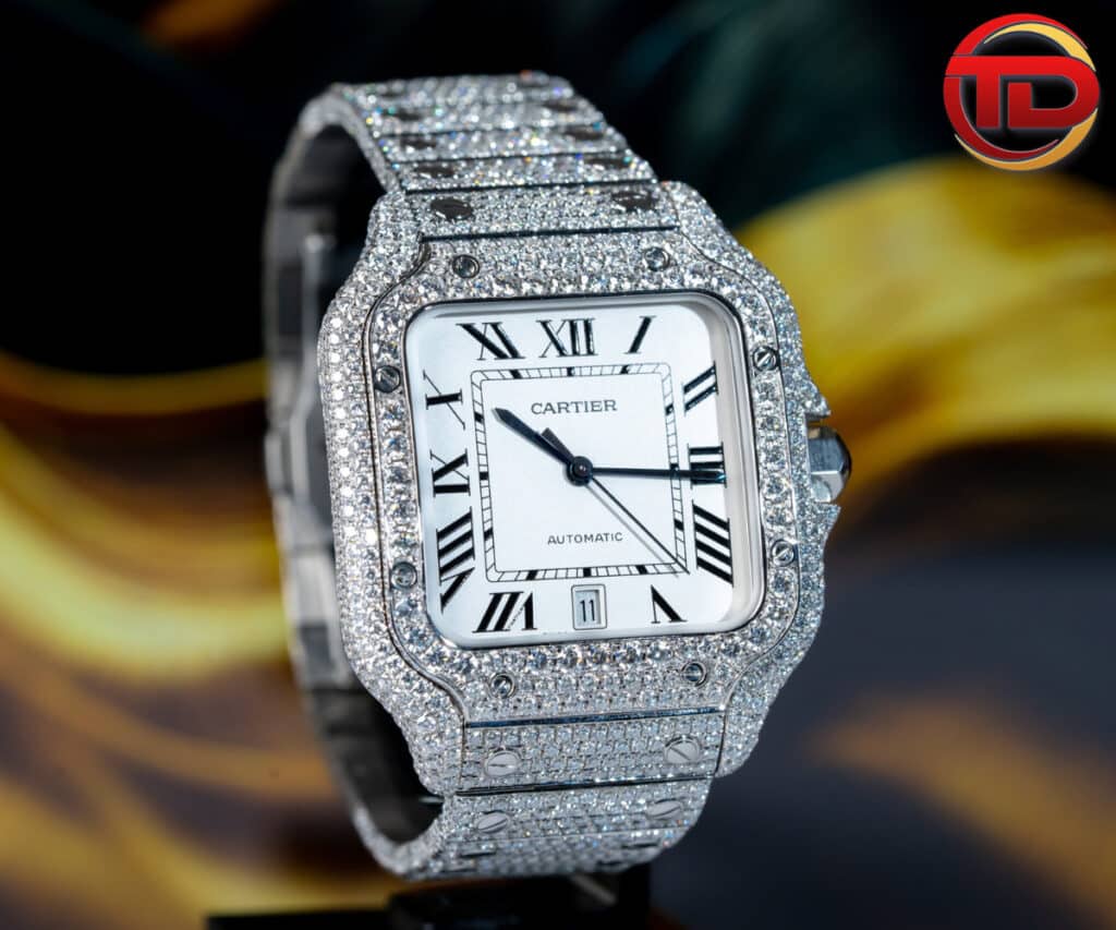 ĐỒNG HỒ CARTIER SANTOS DE CARTIER ĐỘ FULL KIM CƯƠNG MOISSANITE REPLICA SIÊU CẤP 39MM