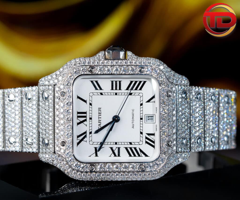 ĐỒNG HỒ CARTIER SANTOS DE CARTIER ĐỘ FULL KIM CƯƠNG MOISSANITE REPLICA SIÊU CẤP 39MM