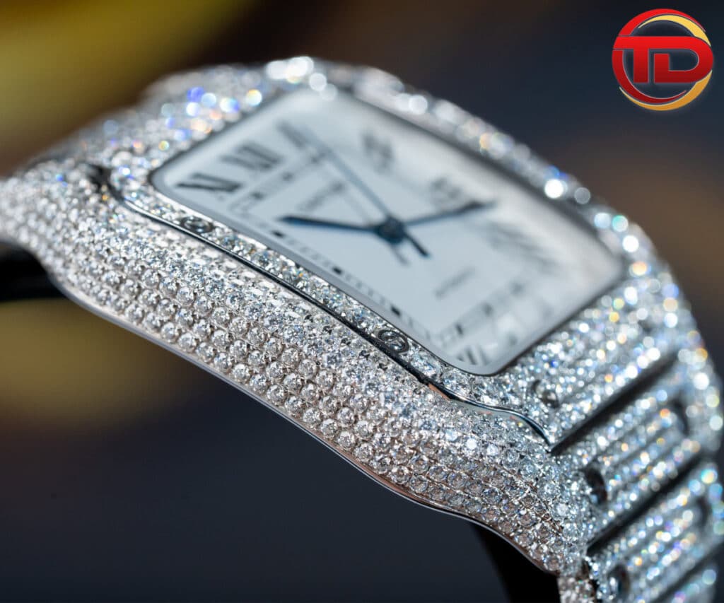 ĐỒNG HỒ CARTIER SANTOS DE CARTIER ĐỘ FULL KIM CƯƠNG MOISSANITE REPLICA SIÊU CẤP 39MM