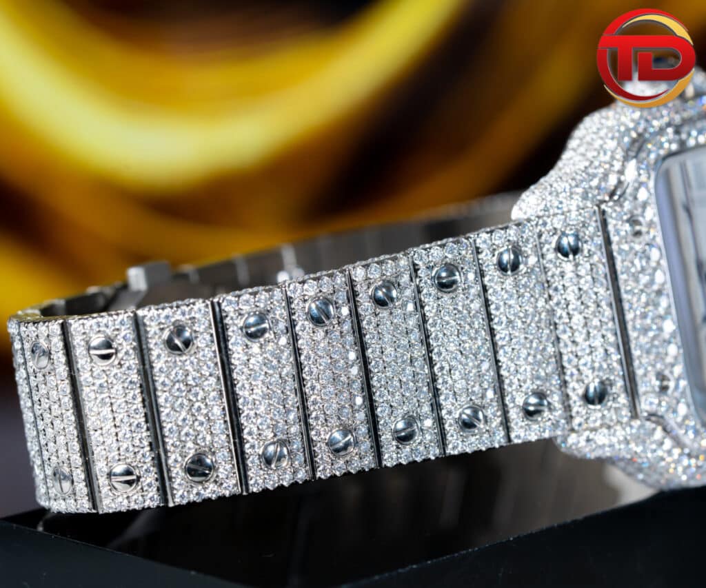ĐỒNG HỒ CARTIER SANTOS DE CARTIER ĐỘ FULL KIM CƯƠNG MOISSANITE REPLICA SIÊU CẤP 39MM