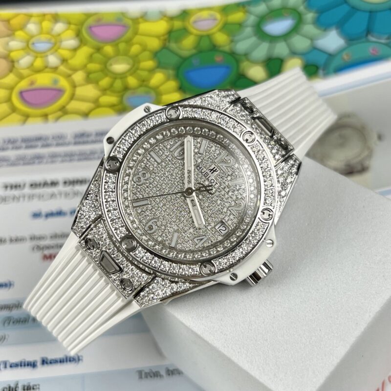 HUBLOT BIGBANG ONE CLICK MÀU TRẮNG REP 1:1 ĐỘ FULL KIM CƯƠNG MOISSANITE