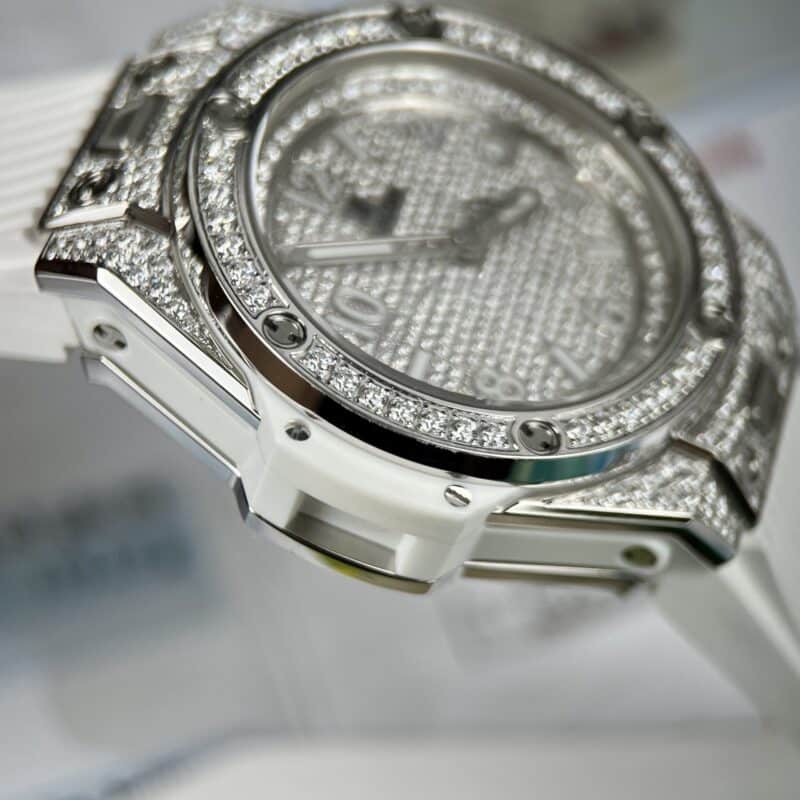 HUBLOT BIGBANG ONE CLICK MÀU TRẮNG REP 1:1 ĐỘ FULL KIM CƯƠNG MOISSANITE