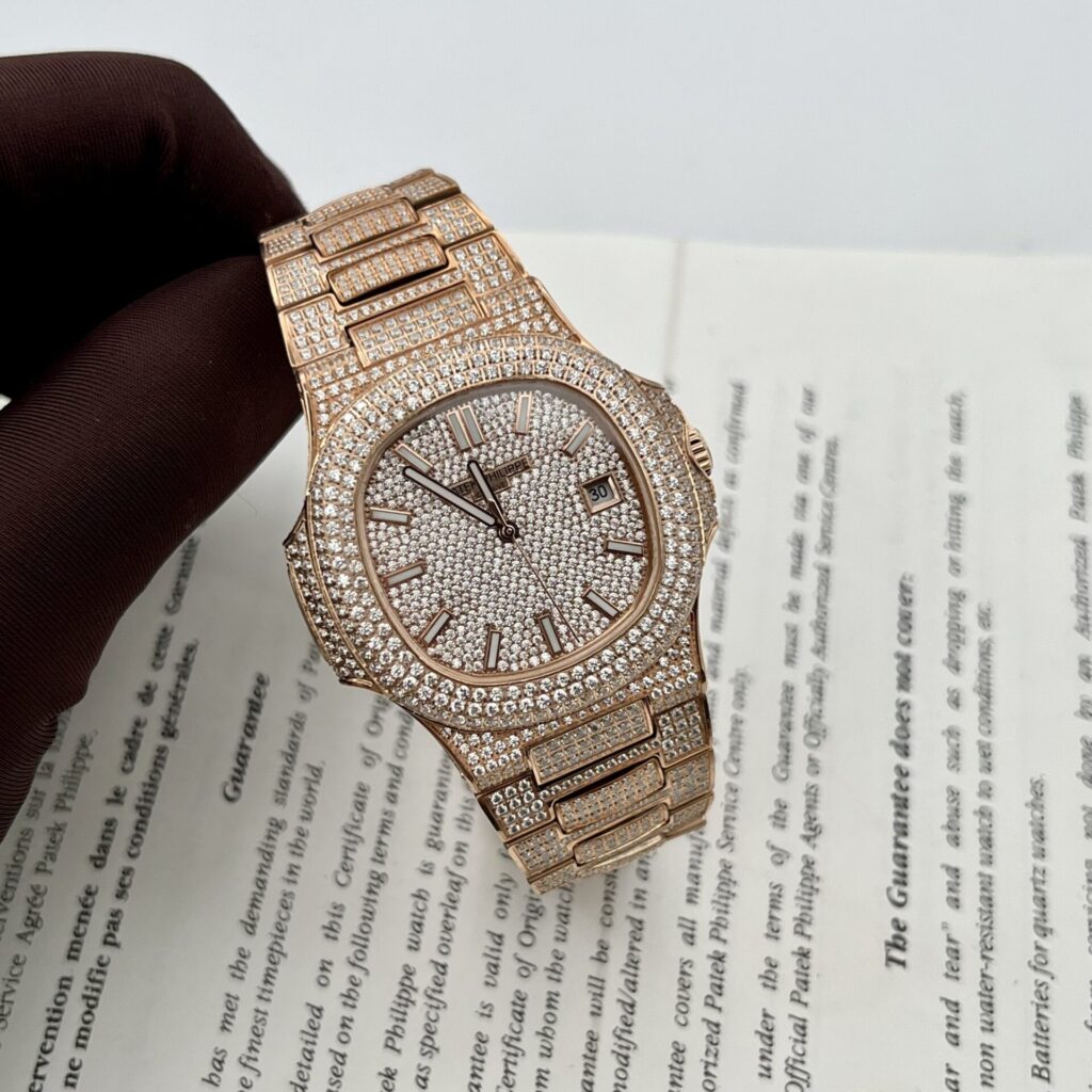 ĐỒNG HỒ PATEK PHILIPPE NAUTILUS 5711 VÀNG HỒNG ĐÍNH FULL ĐÁ REP 1:1 CAO CẤP