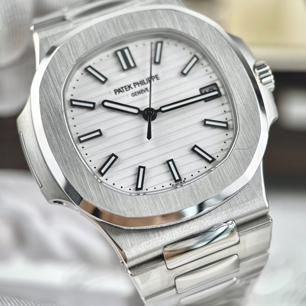 ĐỒNG HỒ PATEK PHILIPPE NAUTILUS 5711 REP 11 MẶT SỐ TRẮNG 3K FACTORY