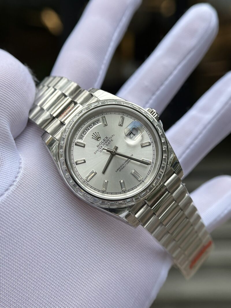 ĐỒNG HỒ ROLEX DAY-DATE NIỀNG ĐÁ BAGUETTE REPLICA 1:1 EW FACTORY
