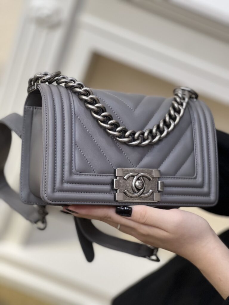 TÚI XÁCH CHANEL SAC BOY DA THẬT KHÂU TAY SIÊU CẤP LIKE AUTH MÀU GHI XÁM