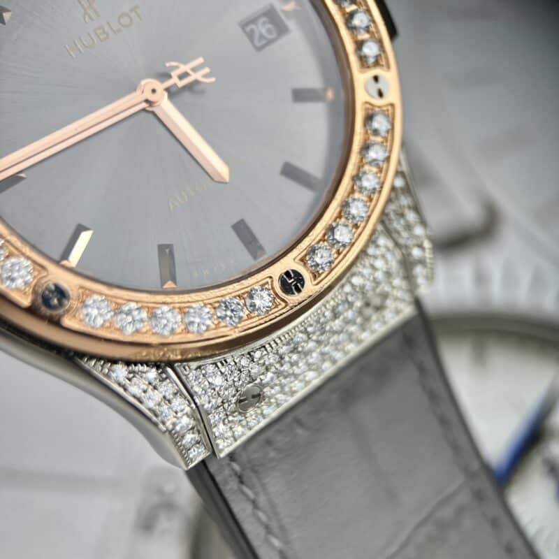 ĐỒNG HỒ HUBLOT CLASSIC FUSION MẶT XÁM NIỀNG VÀNG HỒNG ĐÍNH KIM MOISSANITE
