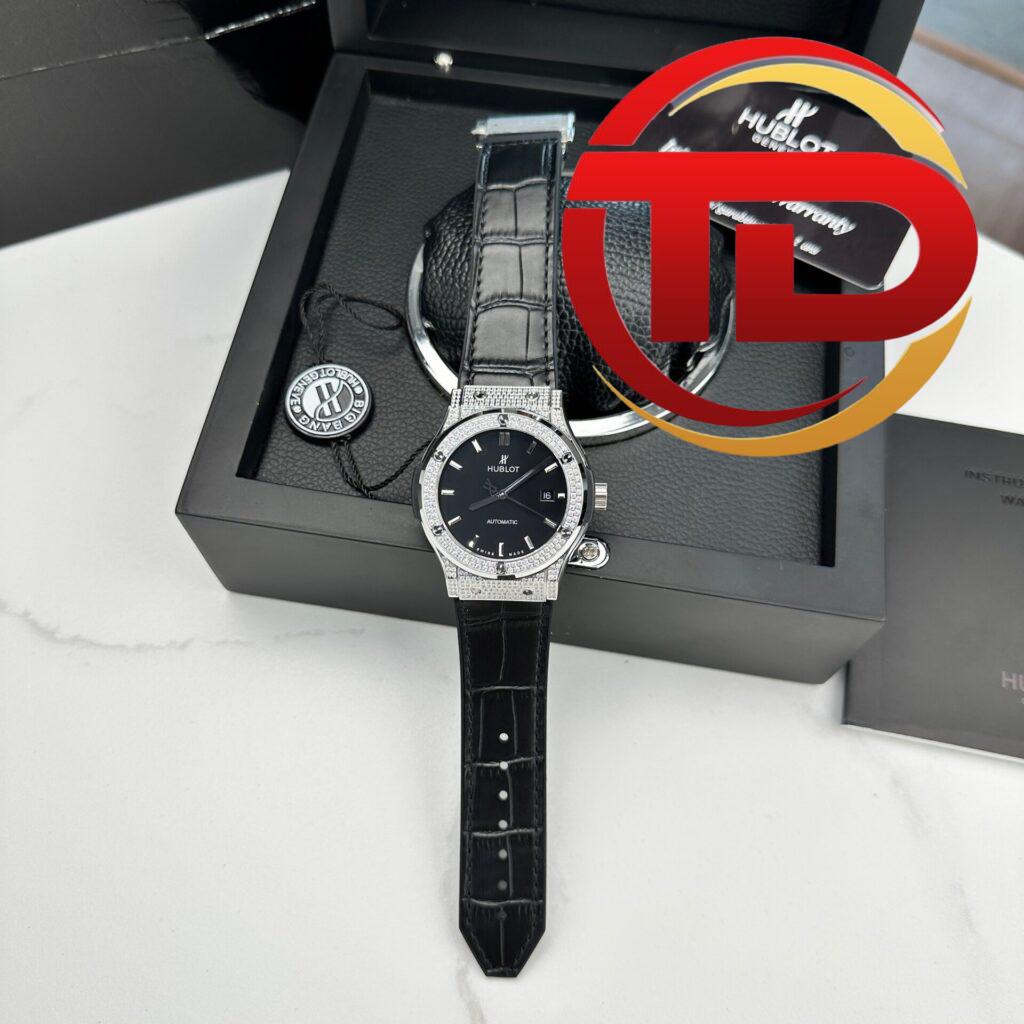 ĐỒNG HỒ HUBLOT CLASSIC FUSION MẶT ĐEN VỎ ĐÍNH ĐÁ REP 1:1 HB FACTORY 42MM
