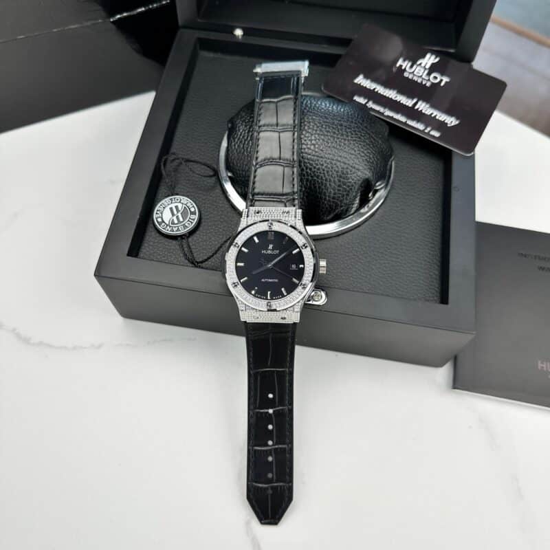 ĐỒNG HỒ HUBLOT CLASSIC FUSION MẶT ĐEN VỎ ĐÍNH ĐÁ REP 1:1 HB FACTORY 42MM