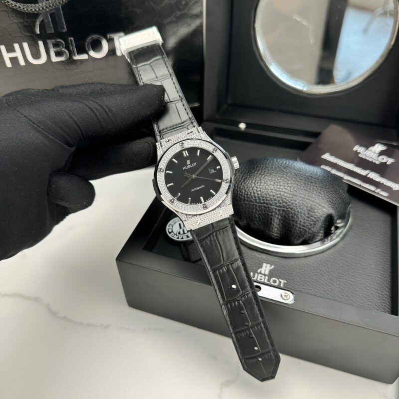 ĐỒNG HỒ HUBLOT CLASSIC FUSION MẶT ĐEN VỎ ĐÍNH ĐÁ REP 1:1 HB FACTORY 42MM