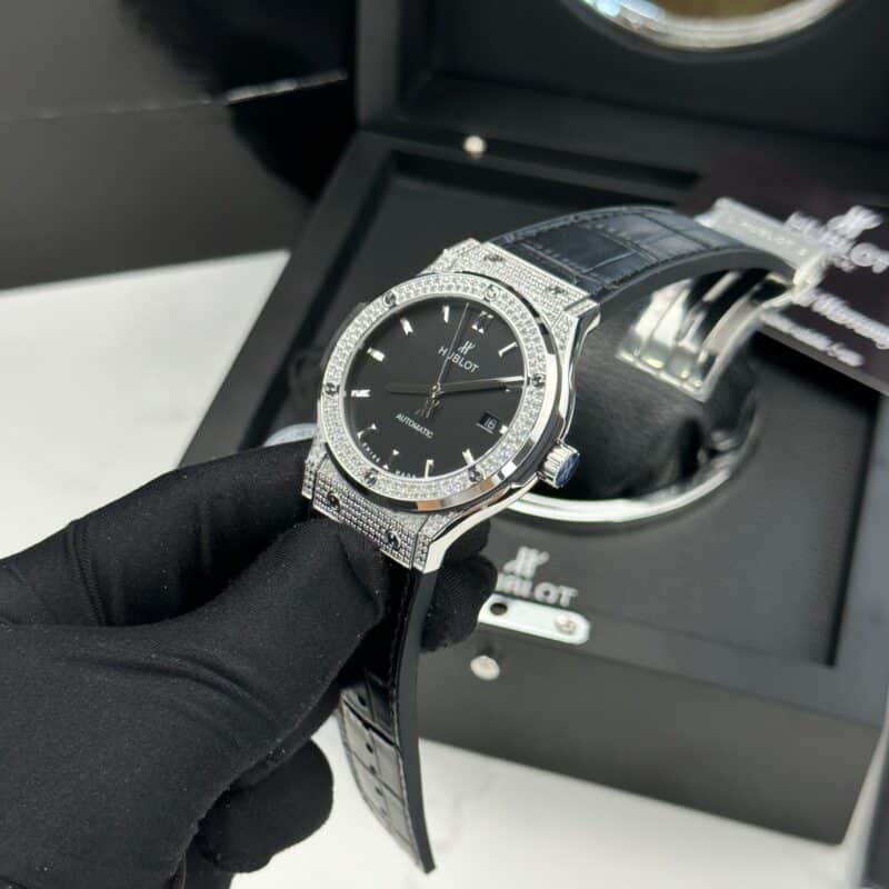 ĐỒNG HỒ HUBLOT CLASSIC FUSION MẶT ĐEN VỎ ĐÍNH ĐÁ REP 1:1 HB FACTORY 42MM