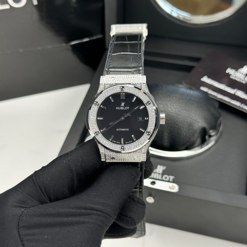 ĐỒNG HỒ HUBLOT CLASSIC FUSION MẶT ĐEN VỎ ĐÍNH ĐÁ REP 1:1 HB FACTORY 42MM