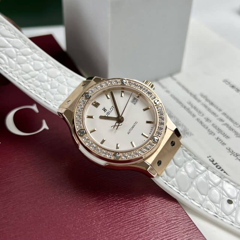 ĐỒNG HỒ HUBLOT NỮ CLASSIC FUSION MÀU TRẮNG VỎ KING GOLD NIỀNG ĐÁ REP 1:1