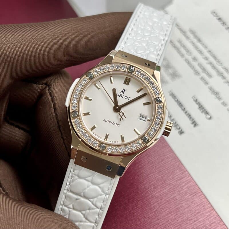 ĐỒNG HỒ HUBLOT NỮ CLASSIC FUSION MÀU TRẮNG VỎ KING GOLD NIỀNG ĐÁ REP 1:1