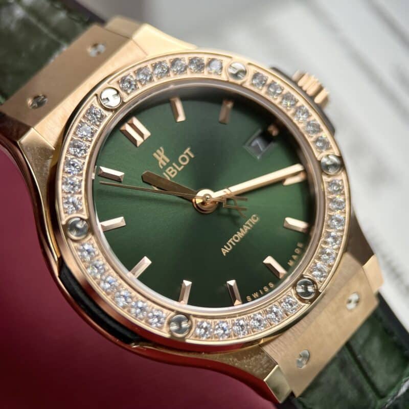 ĐỒNG HỒ NỮ HUBLOT CLASSIC FUSION MÀU XANH LỤC NIỀNG ĐÁ FAKE SIÊU CẤP 1:1