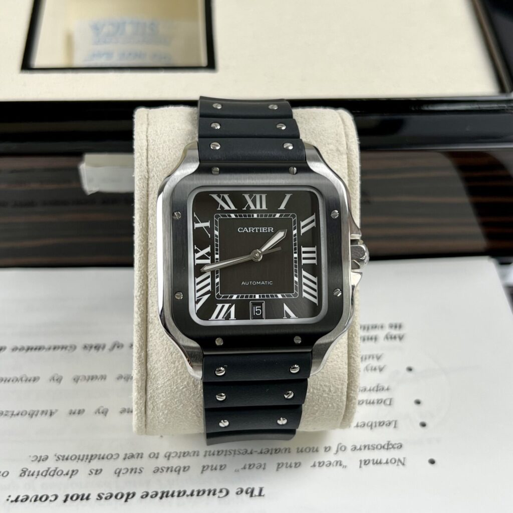 ĐỒNG HỒ CARTIER SANTOS SUPER FAKE 1:1 MÀU ĐEN DÂY CAO SU