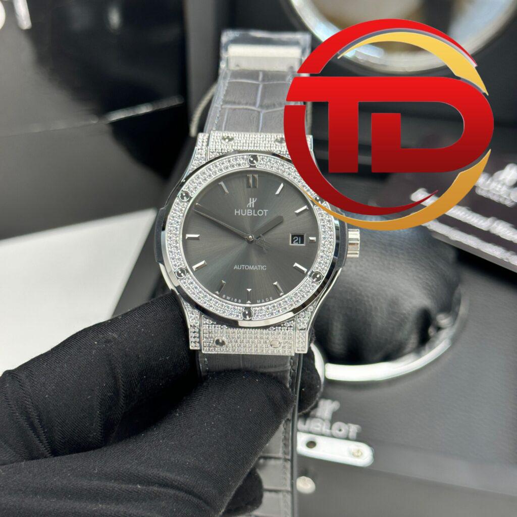 ĐỒNG HỒ HUBLOT CLASSIC FUSION MẶT XÁM VỎ ĐÍNH FULL ĐÁ FAKE 1:1