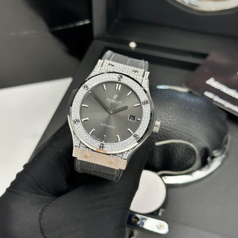 ĐỒNG HỒ HUBLOT CLASSIC FUSION MẶT XÁM VỎ ĐÍNH FULL ĐÁ FAKE 1:1