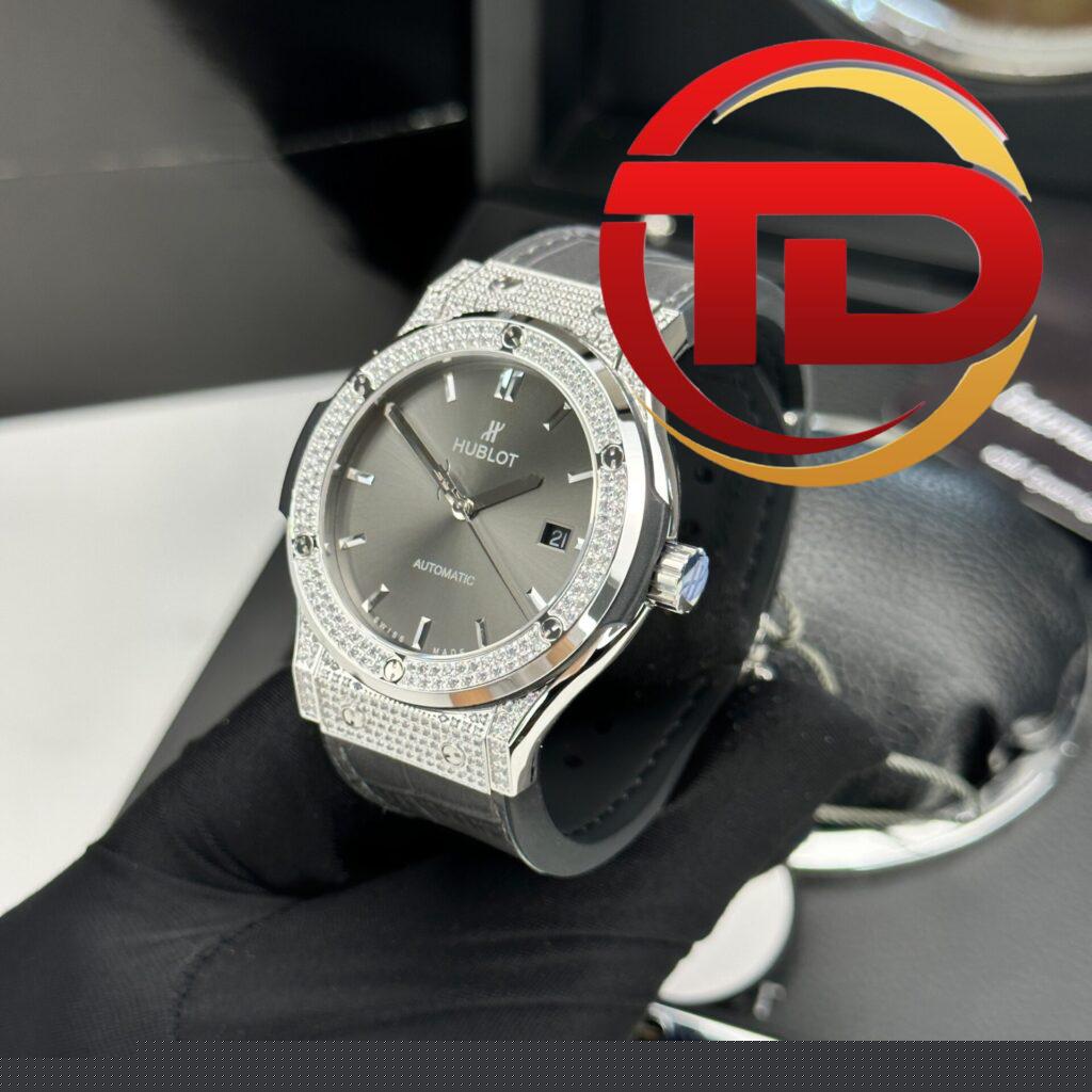 ĐỒNG HỒ HUBLOT CLASSIC FUSION MẶT XÁM VỎ ĐÍNH FULL ĐÁ FAKE 1:1