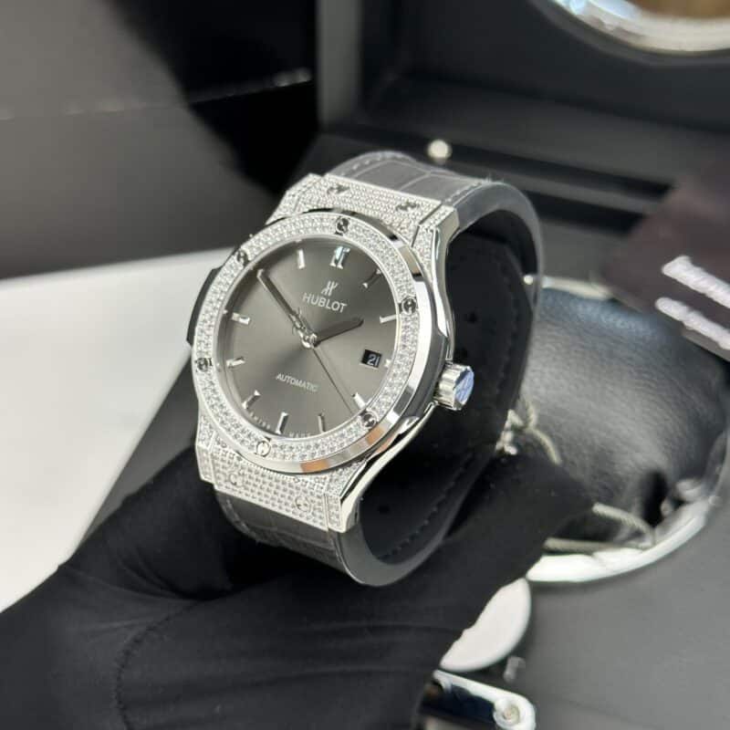 ĐỒNG HỒ HUBLOT CLASSIC FUSION MẶT XÁM VỎ ĐÍNH FULL ĐÁ FAKE 1:1