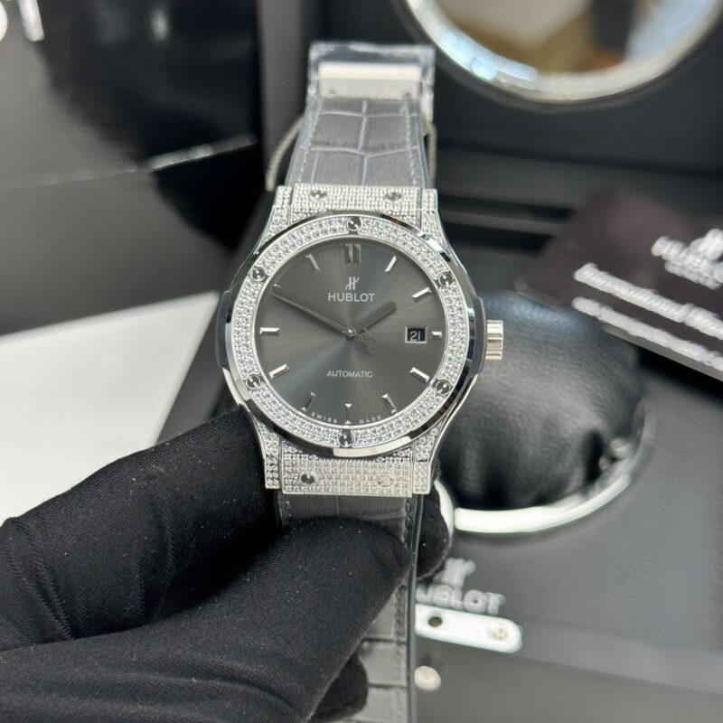 ĐỒNG HỒ HUBLOT CLASSIC FUSION MẶT XÁM VỎ ĐÍNH FULL ĐÁ FAKE 1:1