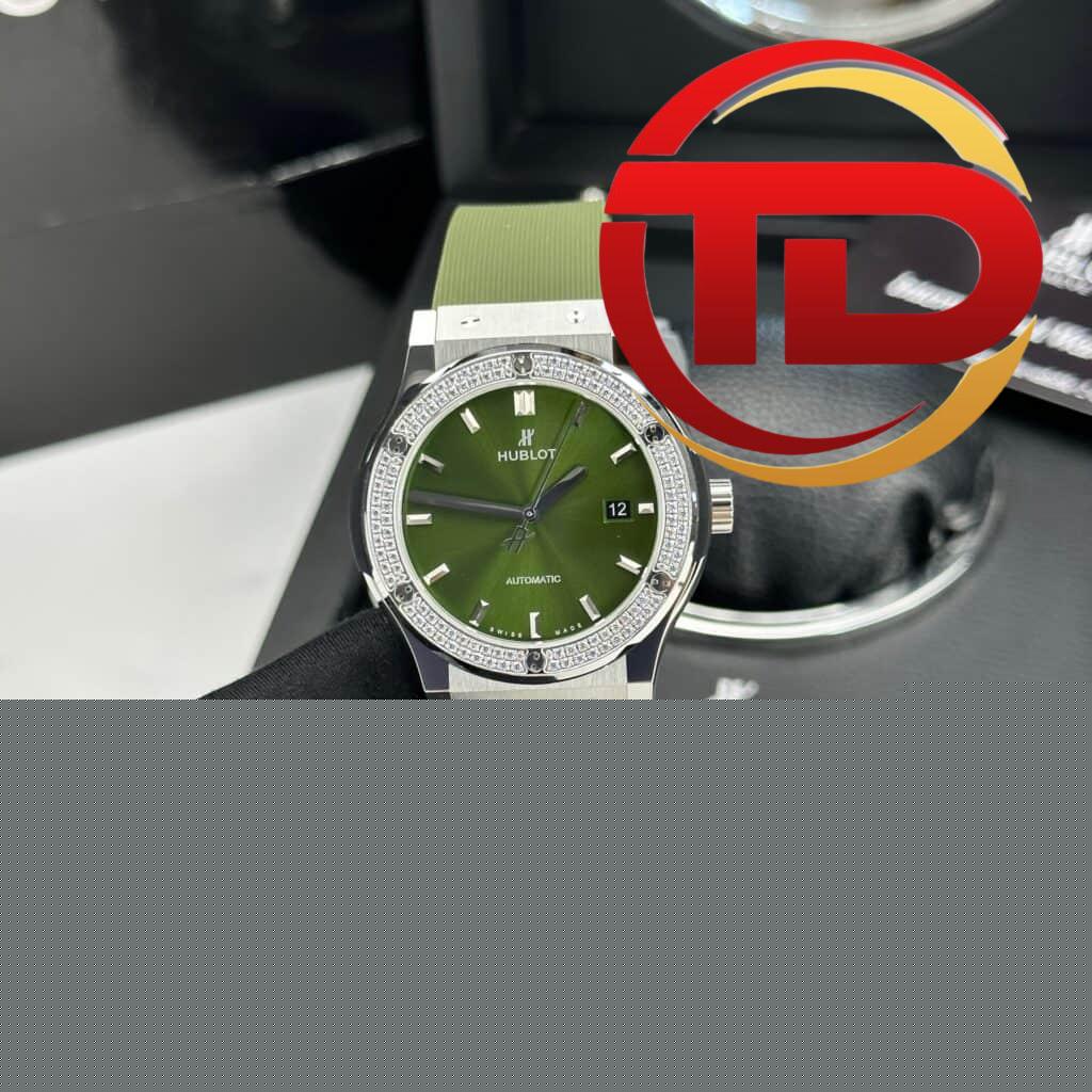 ĐỒNG HỒ HUBLOT CLASSIC FUSION MÀU XANH LÁ NIỀNG ĐÁ REP 1:1 JJ FACTORY