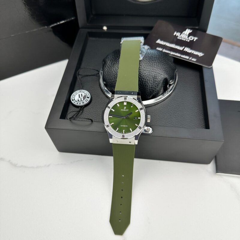 ĐỒNG HỒ HUBLOT CLASSIC FUSION MÀU XANH LÁ NIỀNG ĐÁ REP 1:1 JJ FACTORY