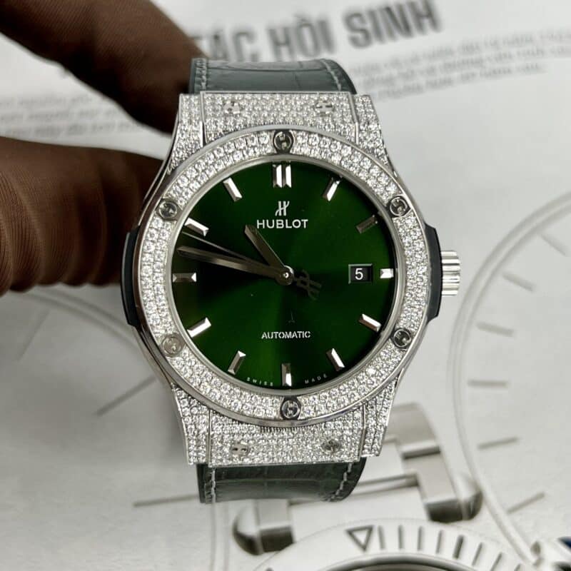 ĐỒNG HỒ HUBLOT CLASSIC FUSION MÀU XANH LÁ ĐÍNH FULL KIM CƯƠNG MOISSANITE