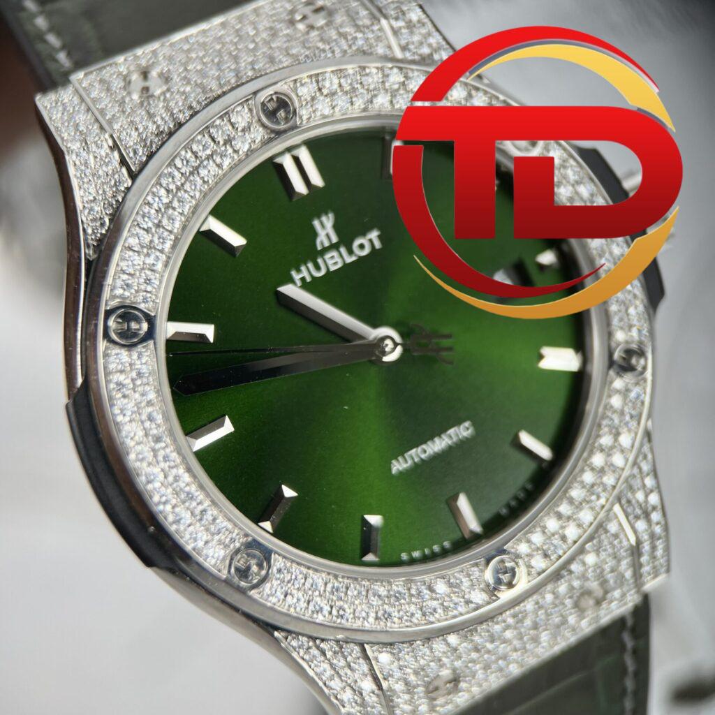 ĐỒNG HỒ HUBLOT CLASSIC FUSION MÀU XANH LÁ ĐÍNH FULL KIM CƯƠNG MOISSANITE