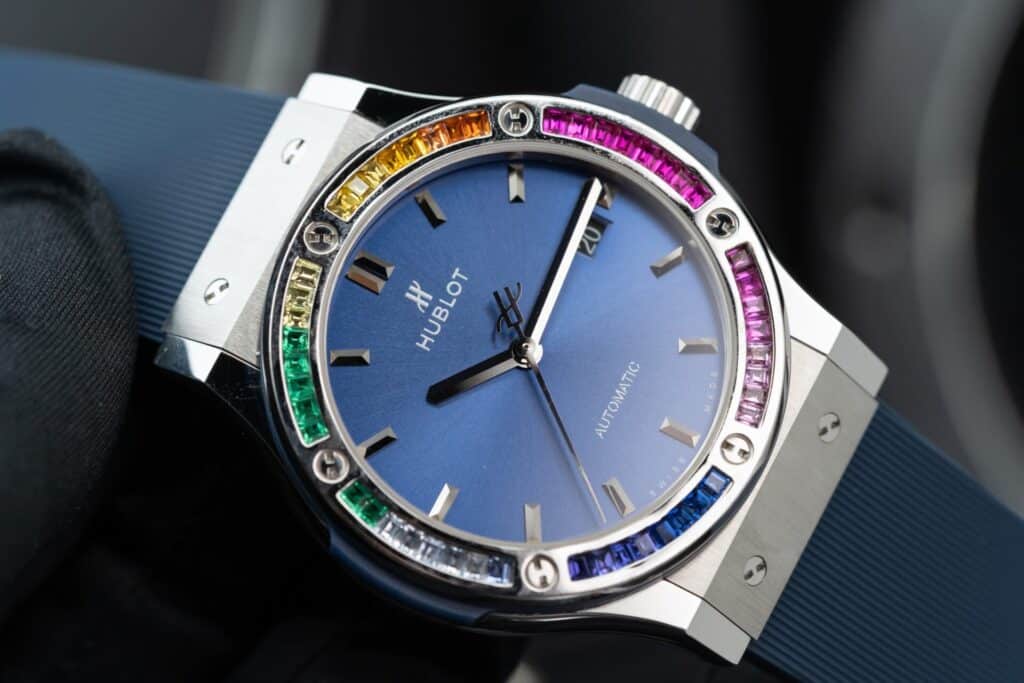 ĐỒNG HỒ HUBLOT CLASSIC FUSION MẶT XANH NIỀNG ĐÁ SAPPHIRE 7 MÀU