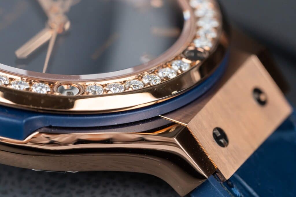 ĐỒNG HỒ HUBLOT CLASSIC FUSION NIỀNG KIM CƯƠNG MOISSANITE MÀU XANH LAM