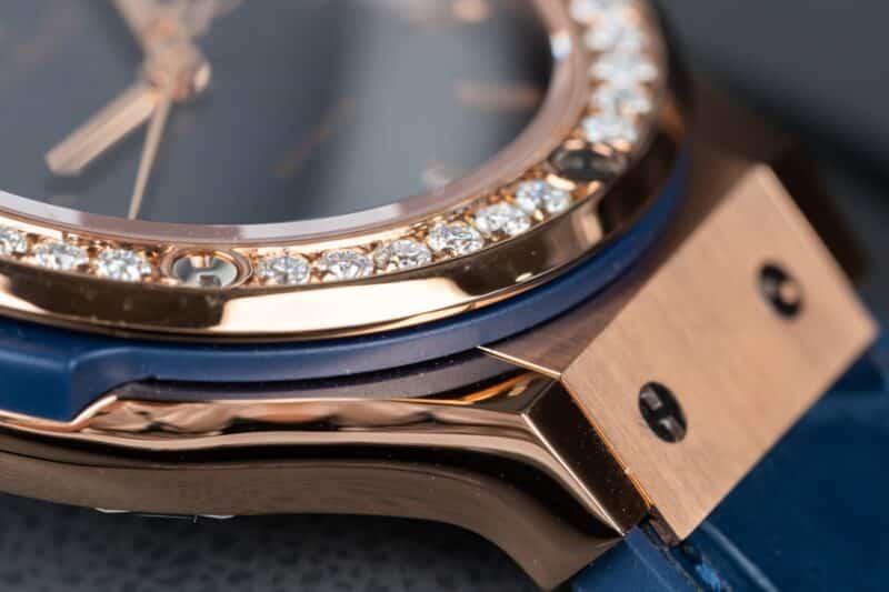 ĐỒNG HỒ HUBLOT CLASSIC FUSION NIỀNG KIM CƯƠNG MOISSANITE MÀU XANH LAM
