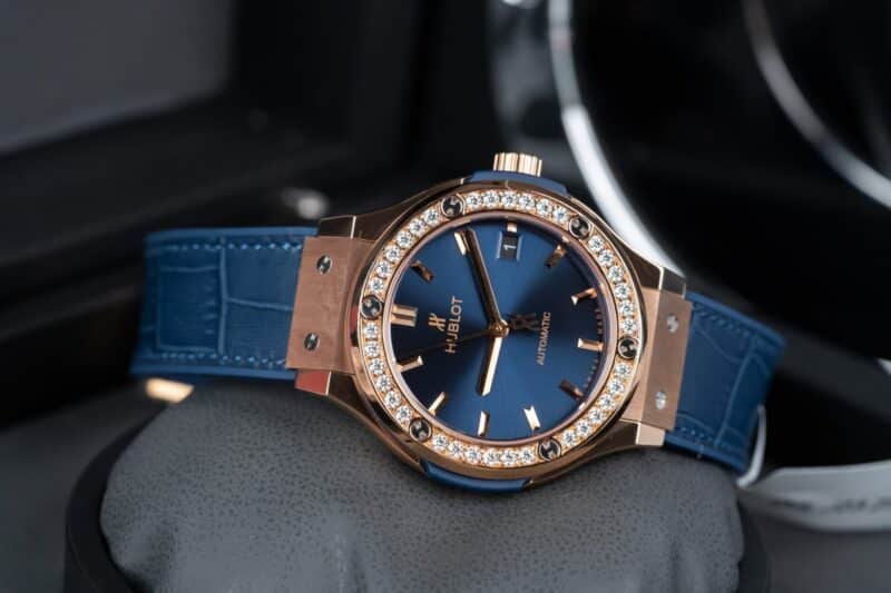 ĐỒNG HỒ HUBLOT CLASSIC FUSION NIỀNG KIM CƯƠNG MOISSANITE MÀU XANH LAM