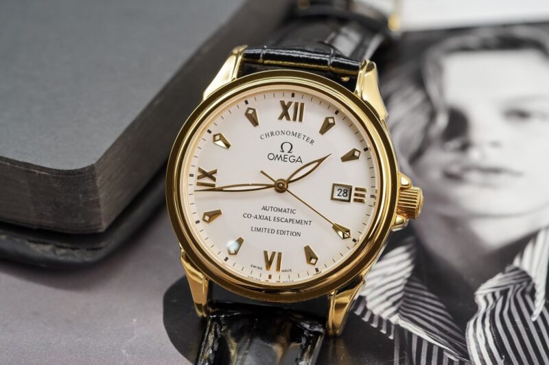 ĐỒNG HỒ OMEGA DE VILLE CO-AXIAL MẶT TRẮNG VỎ VÀNG FAKE 1:1 MÁY NHẬT