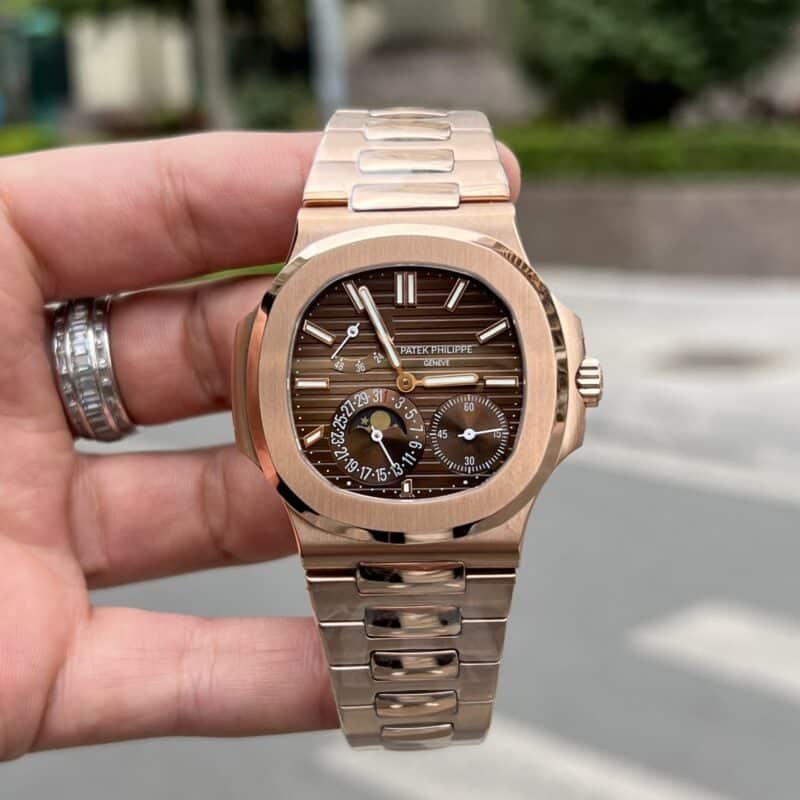 PATEK PHILIPPE NAUTILUS 5712/1R-001 MẶT SỐ NÂU REPLICA 1:1