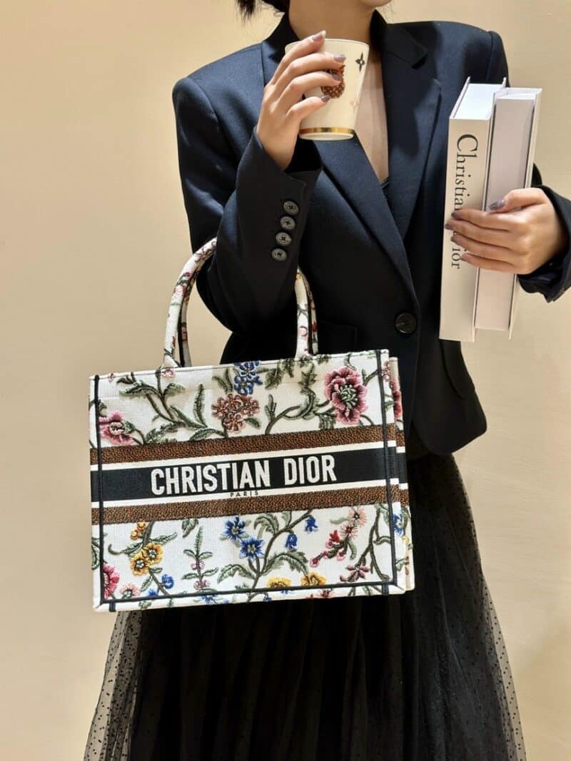 TÚI XÁCH MEDIUM DIOR BOOK TOTE WHITE MULTICOLER PETITES FLEURS SIÊU CẤP